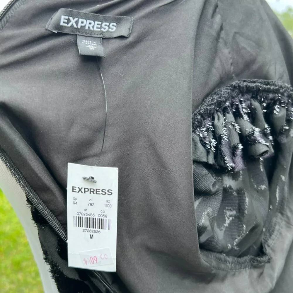 Express Black Leopard Velvet Burnout Ruffle Front Dress NWT M - Picture 6 of 7